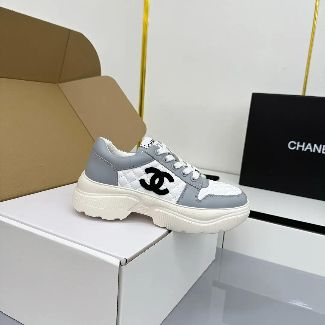 👟👟Ex-factory price 620👟👟 Chanel bread shoes ~ original calfskin panda shoes Chanel 25C latest hot style panda black and white sports shoes casual sneakers Xiaoxiang hot item classic black and white panda color coco girls must pay Fabric: original custom mixed sheepskin lining: original imported breathable mesh lining outsole: Original molded rubber + TPU combination Size: Women's 35-41